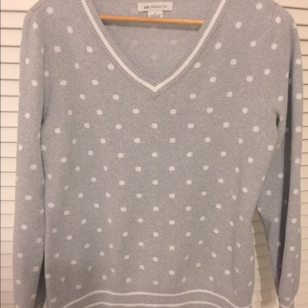 Cutest sweater ever! Light grey & white v-neck.